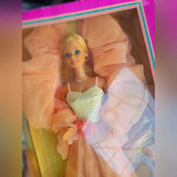 1984 Peaches n Cream Barbie - Picture 2 of 10